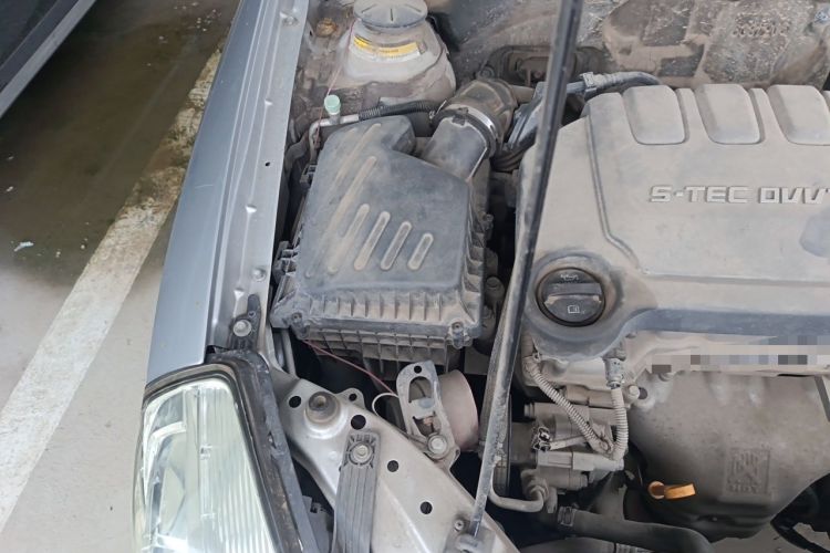 Used Buick Excelle 2013 1.5L Manual Classic Model Engine Bay Right