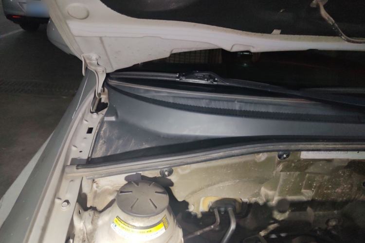Used Buick Excelle 2013 1.5L Manual Classic Model Engine Bay Right