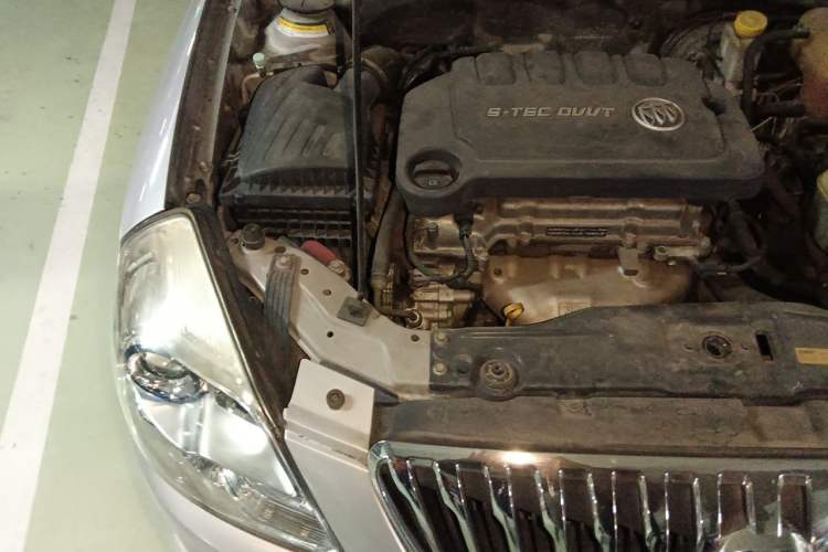Used Buick Excelle 2013 1.5L Manual Classic Model Engine Bay Right