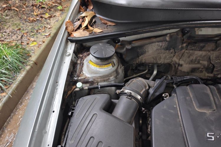 Used Buick Excelle 2013 1.5L Automatic Classic Model Engine Bay Right