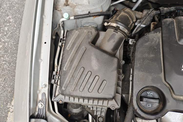 Used Buick Excelle 2013 1.5L Automatic Luxury Model Engine Bay Right