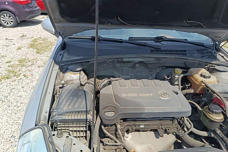 Used Buick Excelle 2013 1.5L Automatic Classic Model Engine Bay Right