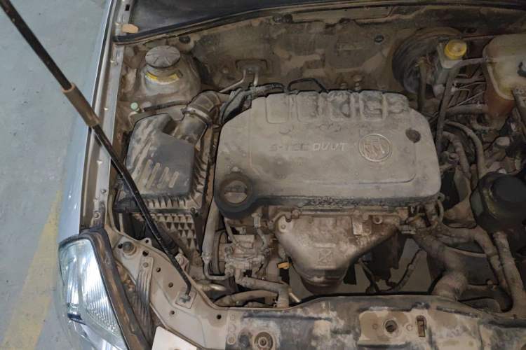 Used Buick Excelle 2013 1.5L Manual Classic Model Engine Bay Right