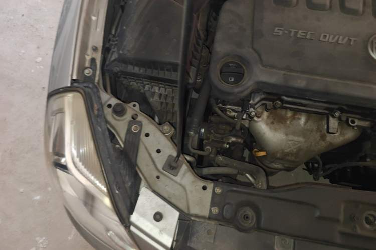 Used Buick Excelle 2013 1.5L Automatic Classic Model Engine Bay Right