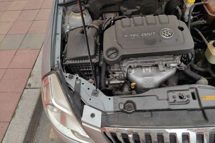 Used Buick Excelle 2013 1.5L Manual Luxury Model Engine Bay Right