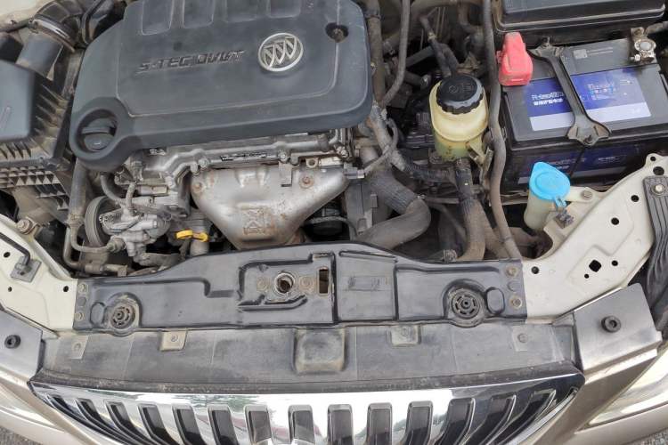 Used Buick Excelle 2013 1.5L Manual Classic Model Engine Bay