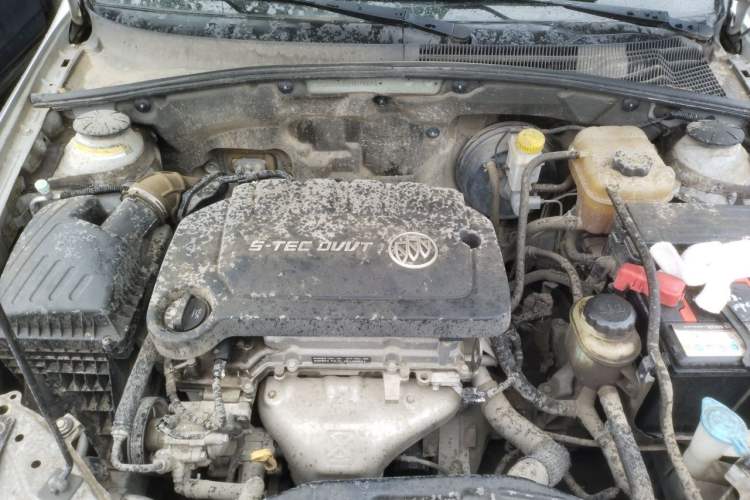 Used Buick Excelle 2013 1.5L Manual Classic Model Engine Bay
