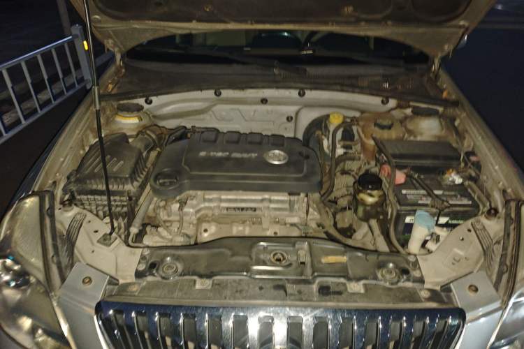 Used Buick Excelle 2013 1.5L Manual Classic Model Engine Bay