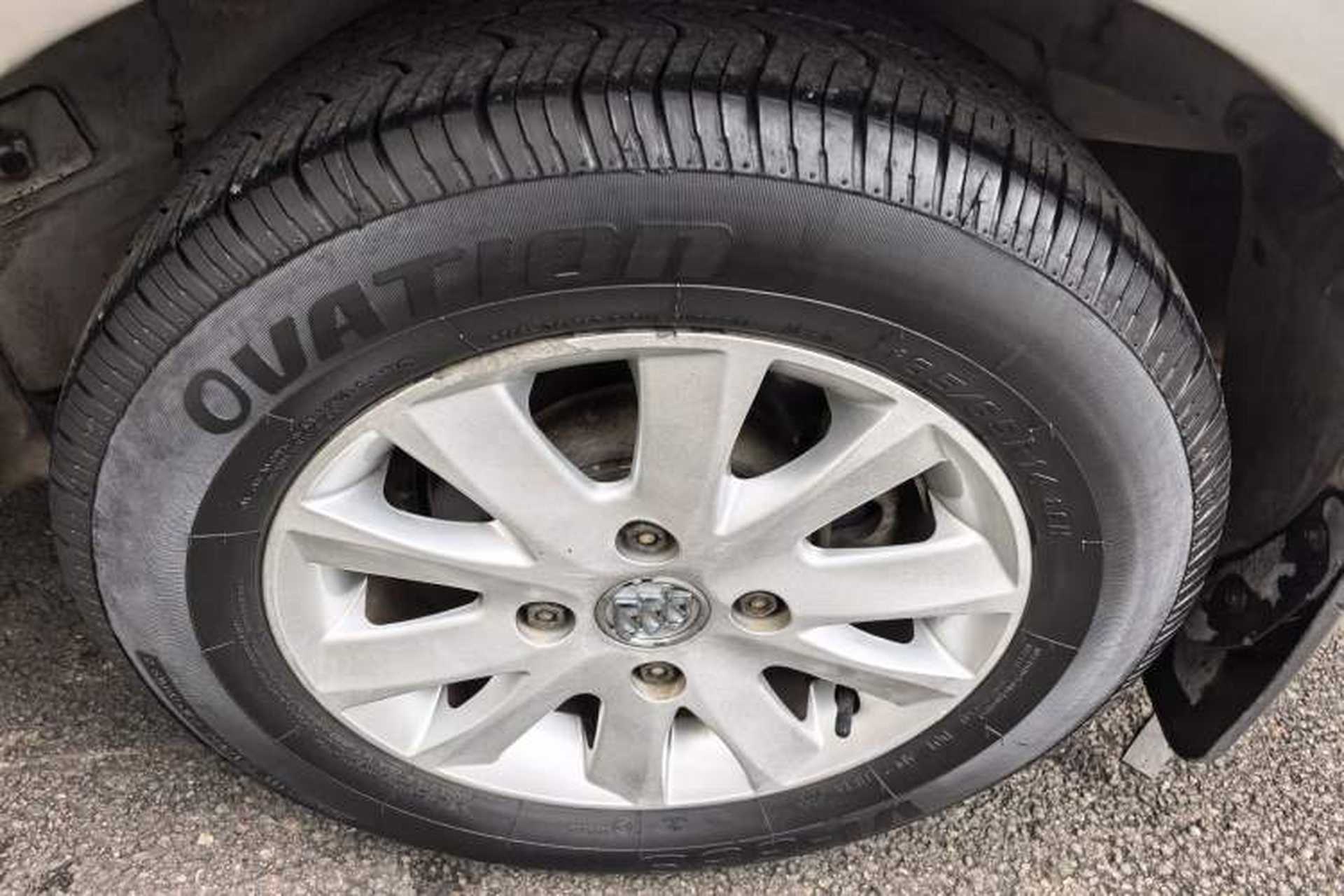 Used Buick Excelle 2013 1.5L Manual Classic Model Exterior 9
