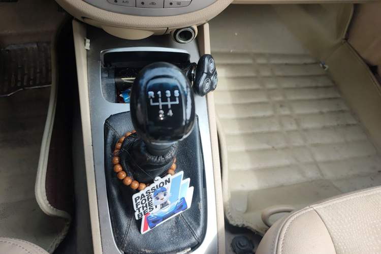 Used Buick Excelle 2013 1.5L Manual Classic Model Gear Lever