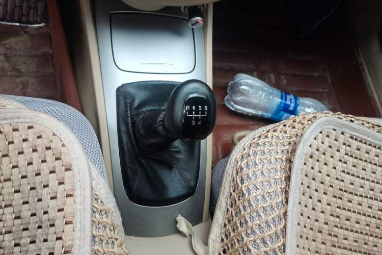 Used Buick Excelle 2013 1.5L Manual Classic Model Gear Lever