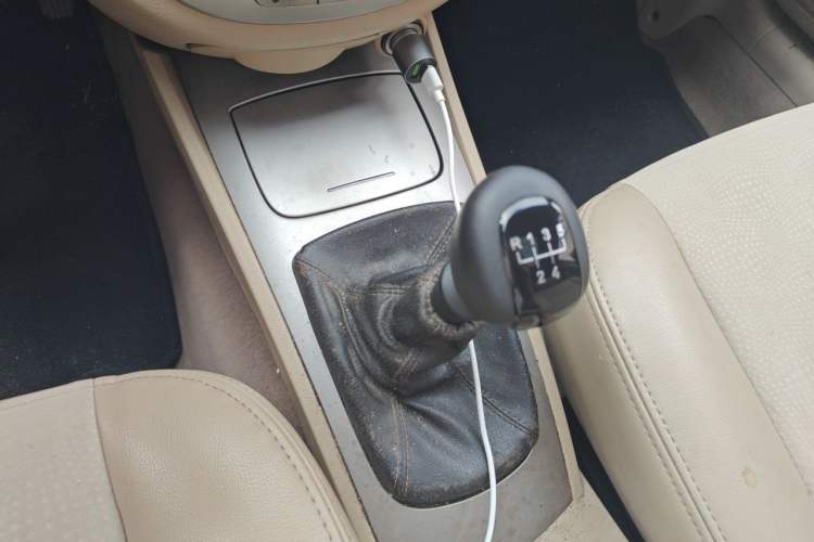 Used Buick Excelle 2013 1.5L Manual Classic Model Gear Lever