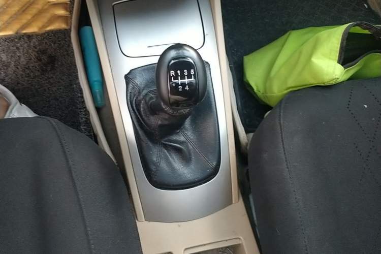Used Buick Excelle 2013 1.5L Manual Luxury Model Gear Lever