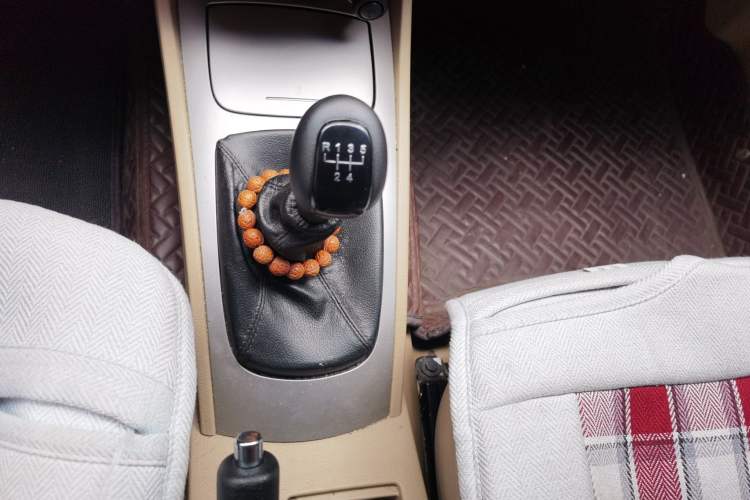 Used Buick Excelle 2013 1.5L Manual Classic Model Gear Lever
