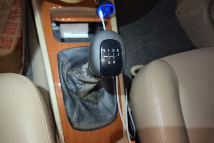 Used Buick Excelle 2013 1.5L Manual Luxury Model Gear Lever