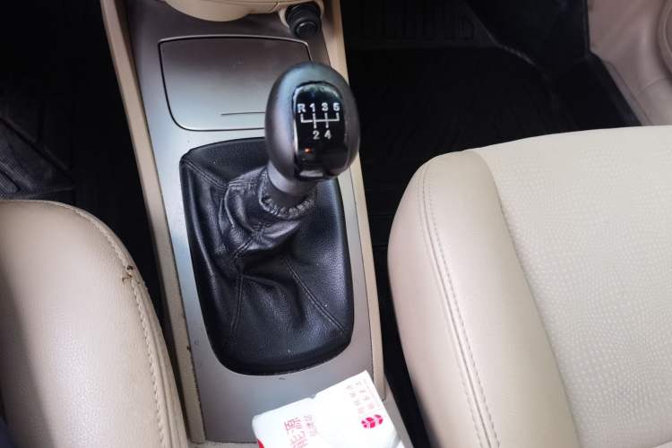 Used Buick Excelle 2013 1.5L Manual Classic Model Gear Lever