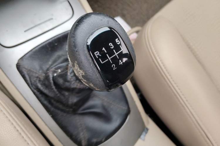 Used Buick Excelle 2013 1.5L Manual Classic Model Gear Lever