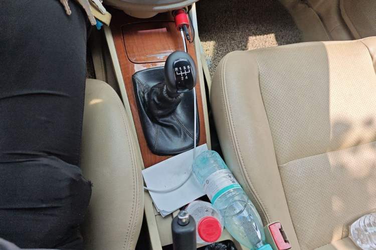 Used Buick Excelle 2013 1.5L Manual Luxury Model Gear Lever
