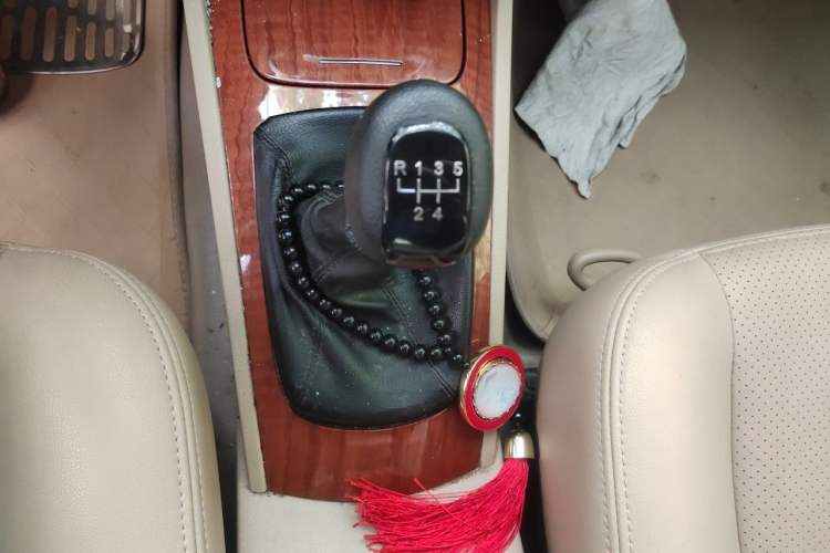 Used Buick Excelle 2013 1.5L Manual Luxury Model Gear Lever