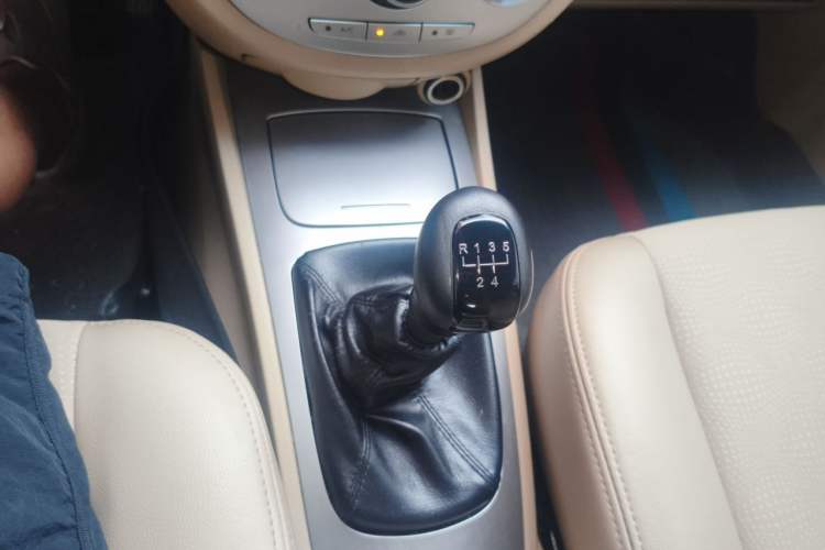 Used Buick Excelle 2013 1.5L Manual Classic Model Gear Lever