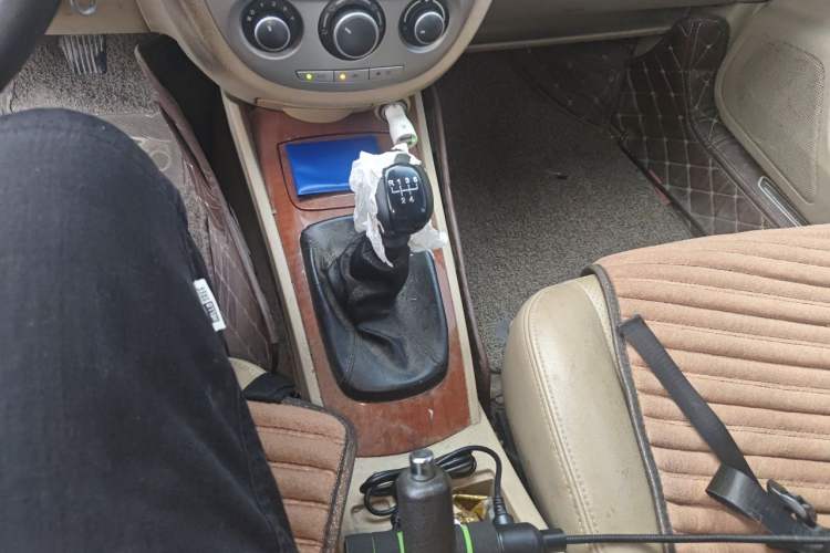 Used Buick Excelle 2013 1.5L Manual Luxury Model Gear Lever