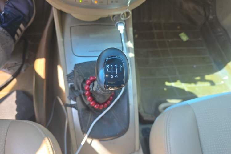 Used Buick Excelle 2013 1.5L Manual Classic Model Gear Lever