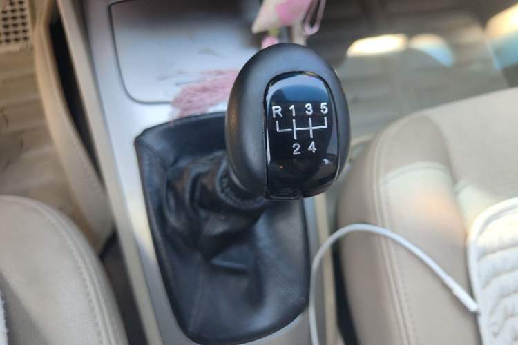 Used Buick Excelle 2013 1.5L Manual Classic Model Gear Lever