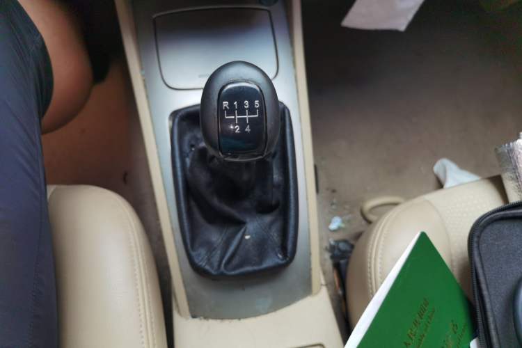 Used Buick Excelle 2013 1.5L Manual Classic Model Gear Lever