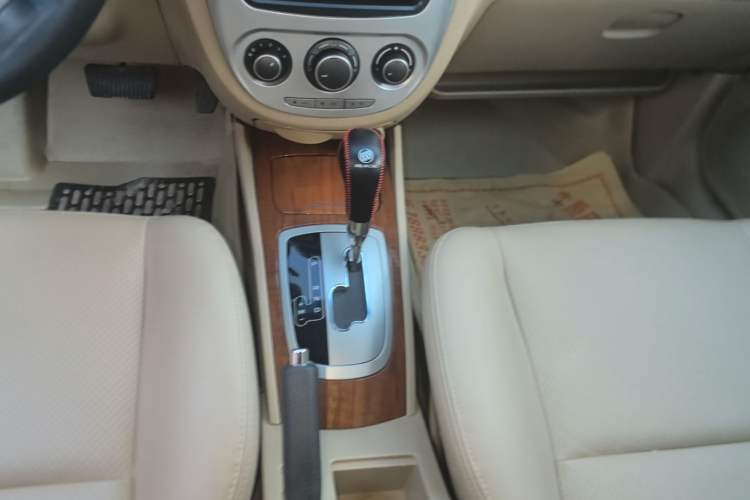 Used Buick Excelle 2013 1.5L Automatic Luxury Model Gear Lever