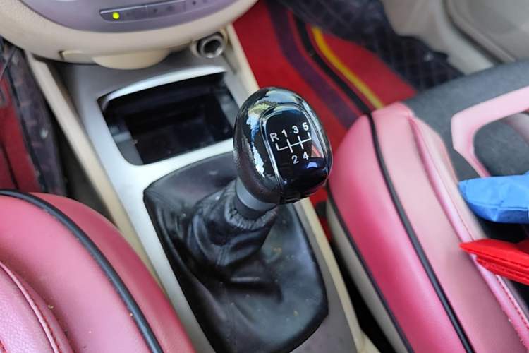 Used Buick Excelle 2013 1.5L Manual Classic Model Gear Lever
