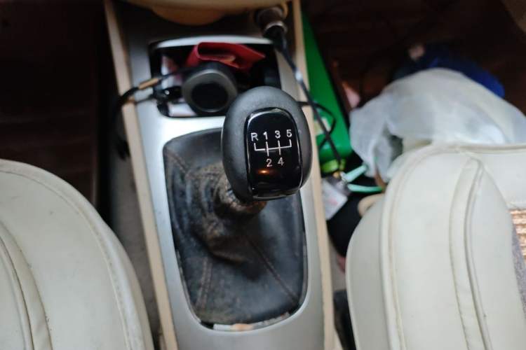 Used Buick Excelle 2013 1.5L Manual Classic Model Gear Lever