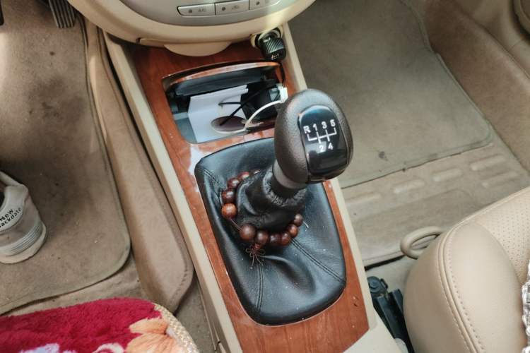 Used Buick Excelle 2013 1.5L Manual Luxury Model Gear Lever