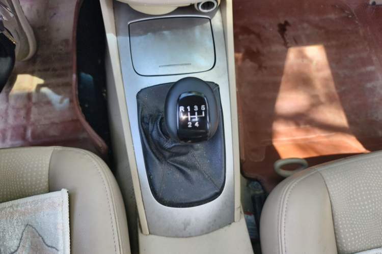 Used Buick Excelle 2013 1.5L Manual Classic Model Gear Lever