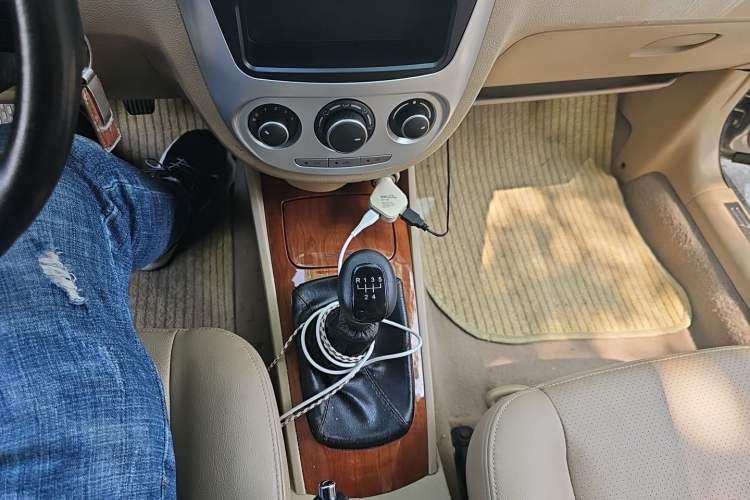 Used Buick Excelle 2013 1.5L Manual Luxury Model Gear Lever