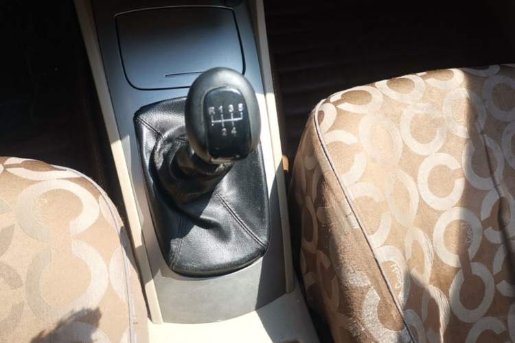 Used Buick Excelle 2013 1.5L Manual Classic Model Gear Lever