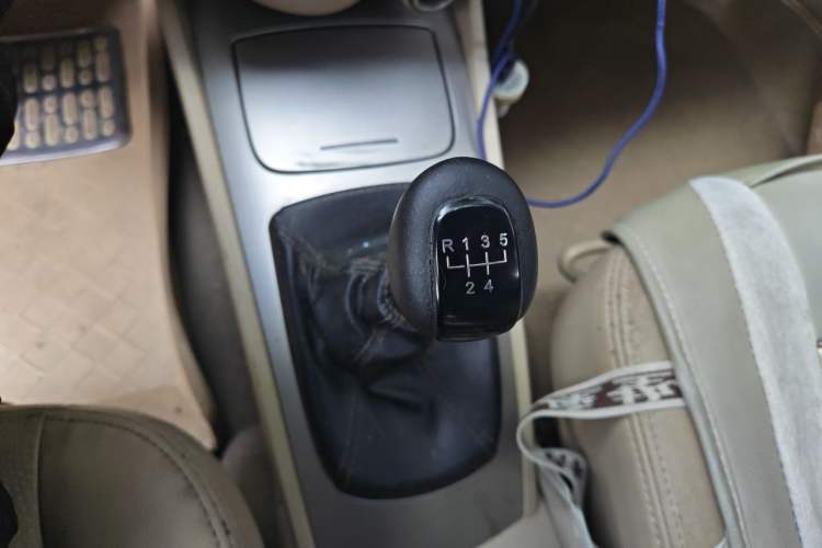 Used Buick Excelle 2013 1.5L Manual Classic Model Gear Lever
