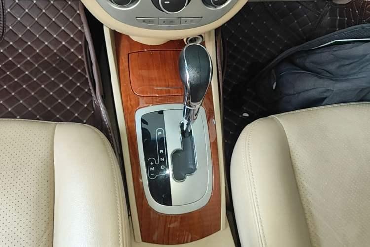 Used Buick Excelle 2013 1.5L Automatic Luxury Model Gear Lever