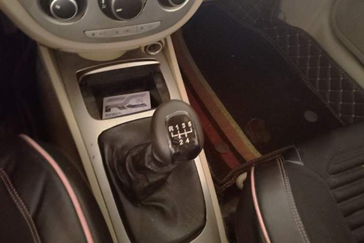 Used Buick Excelle 2013 1.5L Manual Classic Model Gear Lever
