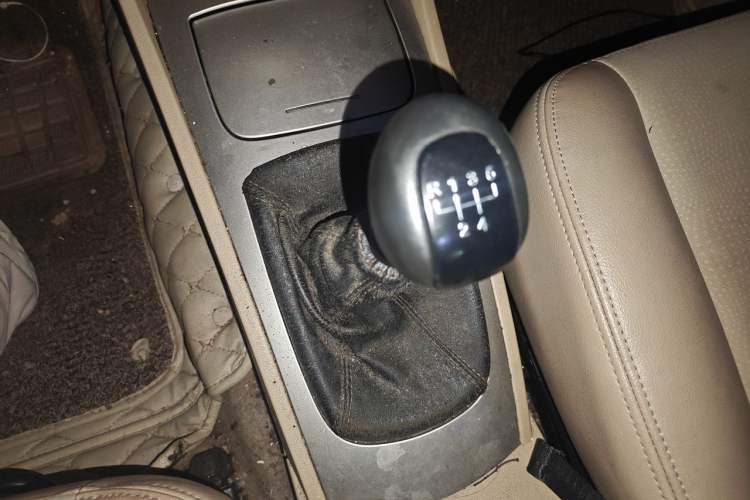 Used Buick Excelle 2013 1.5L Manual Classic Model Gear Lever