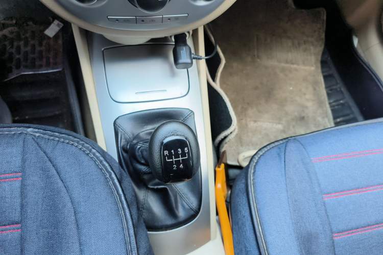 Used Buick Excelle 2013 1.5L Manual Classic Model Gear Lever