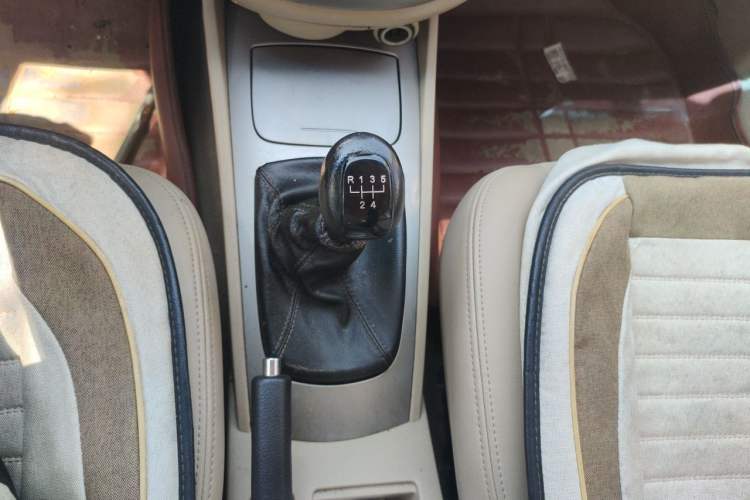 Used Buick Excelle 2013 1.5L Manual Classic Model Gear Lever