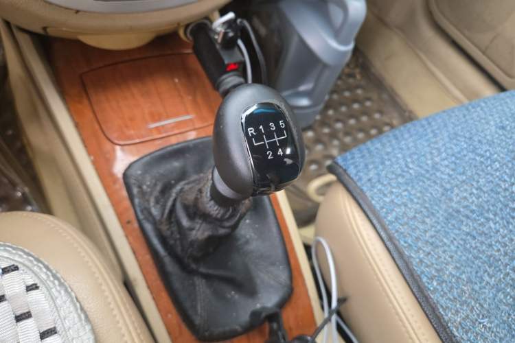 Used Buick Excelle 2013 1.5L Manual Luxury Model Gear Lever