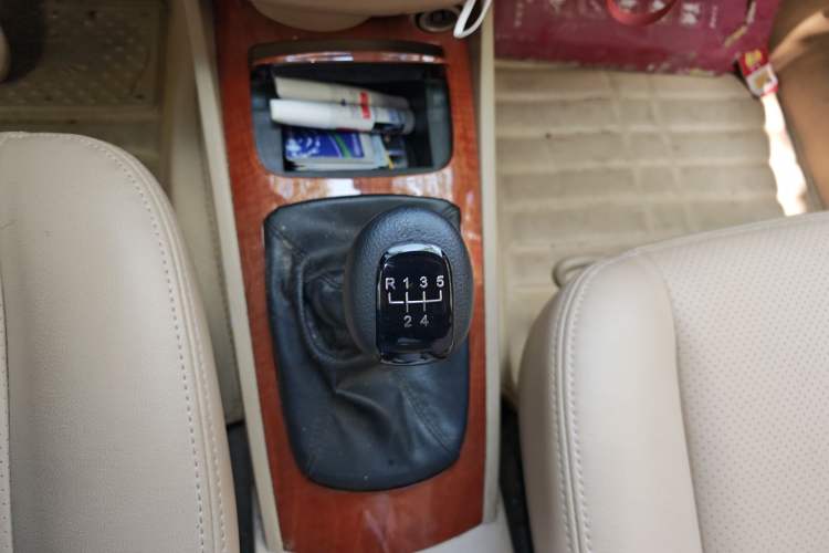 Used Buick Excelle 2013 1.5L Manual Luxury Model Gear Lever