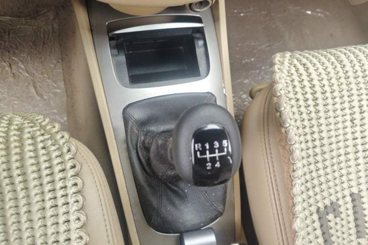 Used Buick Excelle 2013 1.5L Manual Classic Model Gear Lever