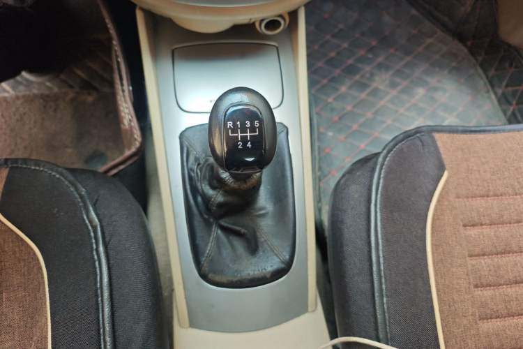 Used Buick Excelle 2013 1.5L Manual Classic Model Gear Lever