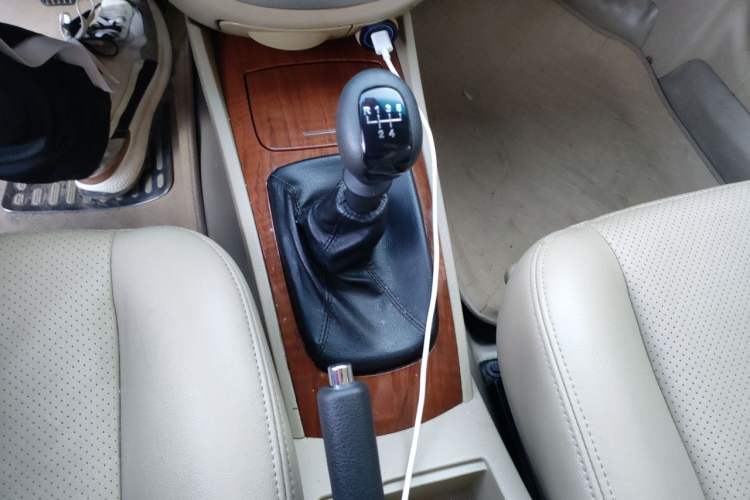 Used Buick Excelle 2013 1.5L Manual Luxury Model Gear Lever