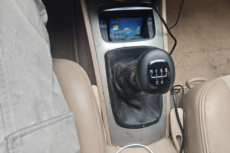 Used Buick Excelle 2013 1.5L Manual Classic Model Gear Lever