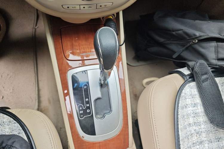 Used Buick Excelle 2013 1.5L Automatic Luxury Model Gear Lever