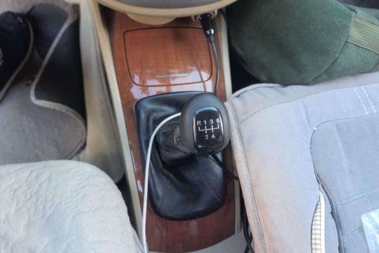 Used Buick Excelle 2013 1.5L Manual Luxury Model Gear Lever