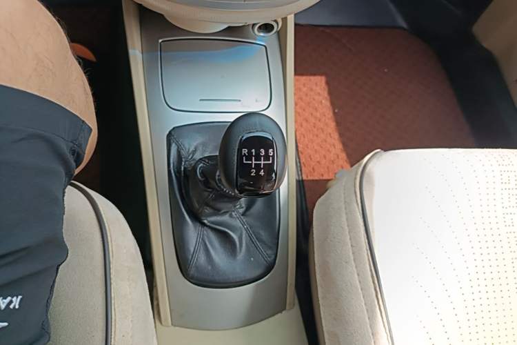 Used Buick Excelle 2013 1.5L Manual Classic Model Gear Lever
